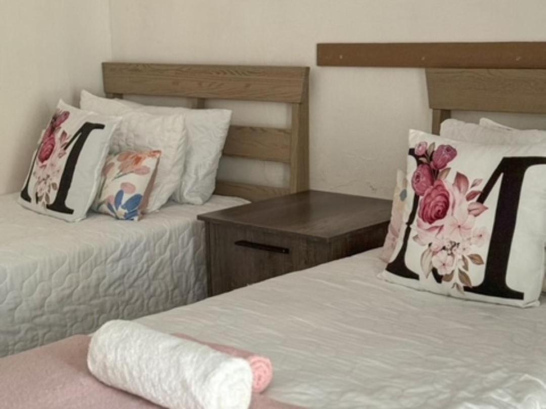 Monet Guesthouse Marble Hall Bilik gambar